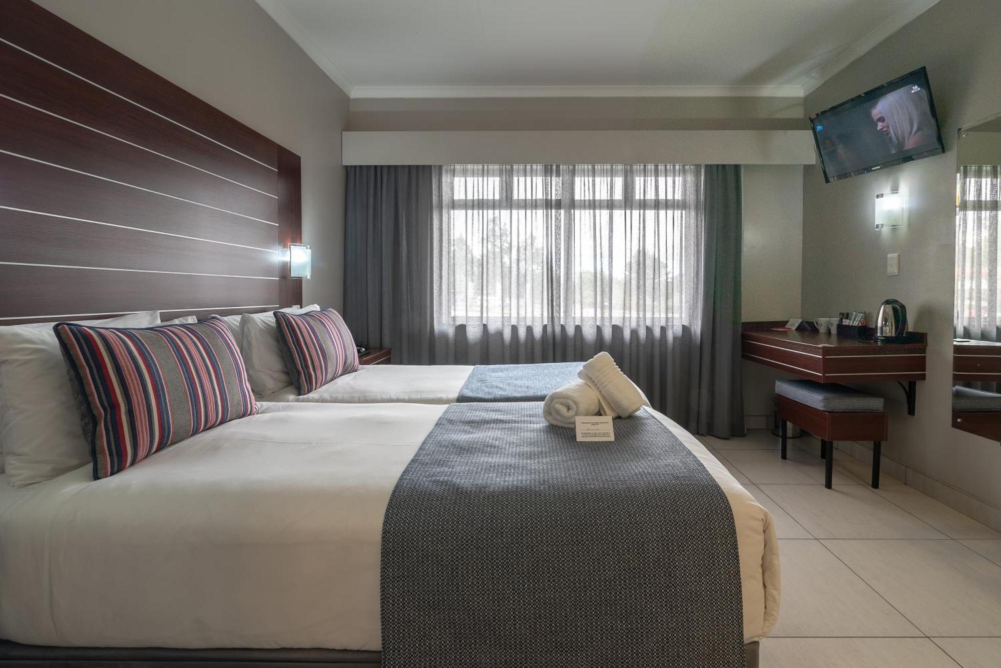 Hotel Savoy And Conference Centre Мтата Экстерьер фото